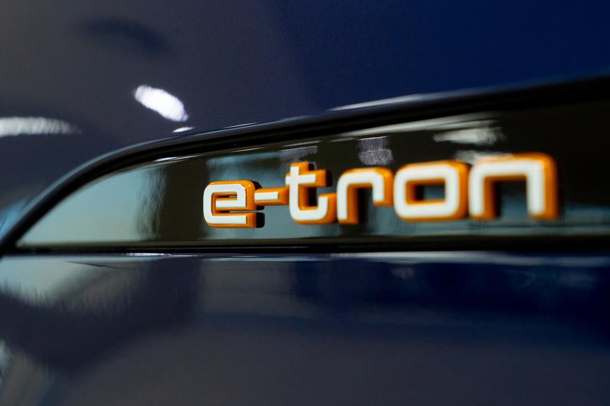 e-tron logo